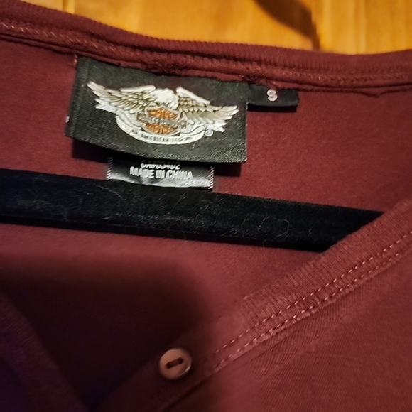 Harley Davidson Woman's Sz S Long Sleeve cotton maroon top, front beaded logo - Picture 2 of 10